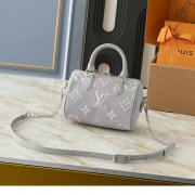 Louis Vuitton M12713 s1
