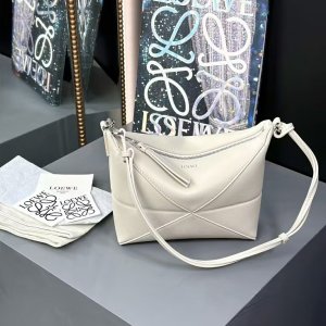 LOEWE puzzle Fold Pouch g1
