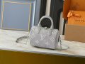 Louis Vuitton M12713 s1